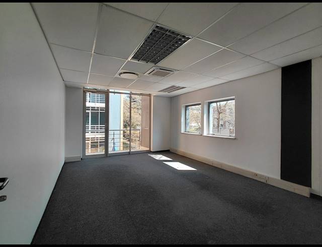 669M² OFFICE TO LET IN BRYANSTON